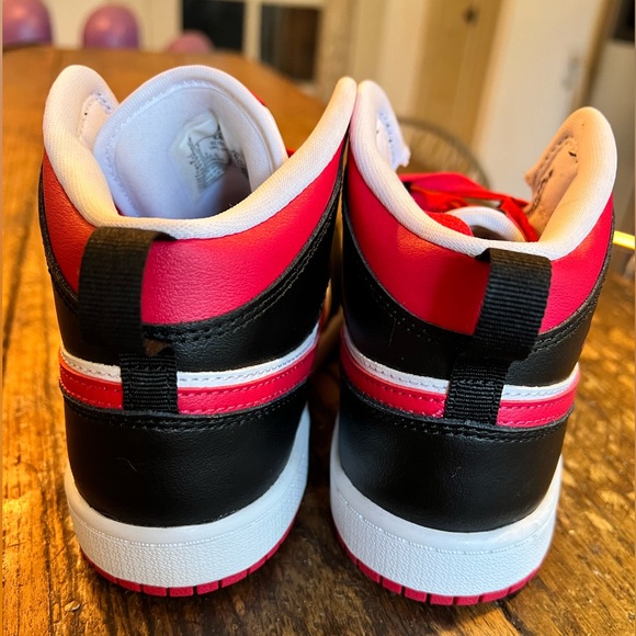 Nike Air Jordan 1 mid PS “White/Very Berry “ Kids Sneakers size 3Y - Picture 4 of 10